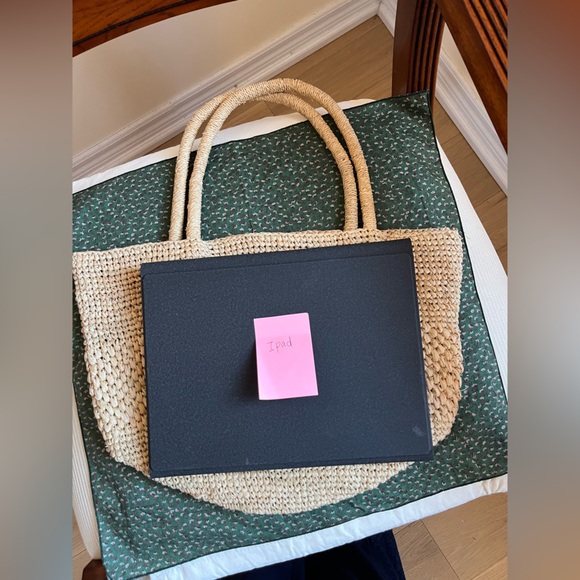 Embroidered Flamingo Raffia Tote - Handmade - Picture 12 of 12